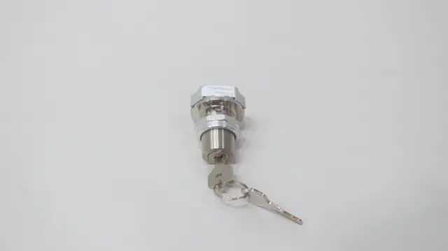 ALLEN BRADLEY 800T-H3207 SELECTOR SWITCH 2 POS