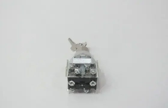ALLEN BRADLEY 800T-J44B SELECTOR SWITCH 3 POS