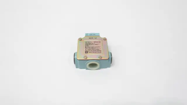 TELEMECANIQUE XCK-M ZCK-M1 LIMIT SWITCH 380V-AC