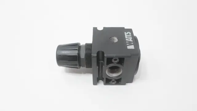 WATTS R105-06A M1 FLUIDAIR PNEUMATIC REGULATOR 3/4IN NPT 300PSI