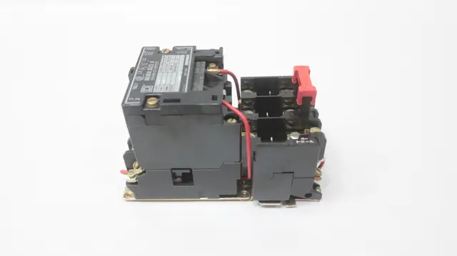 SQUARE D 8536 SB02 FULL VOLTAGE STARTER 5HP 120V-AC SIZE 0